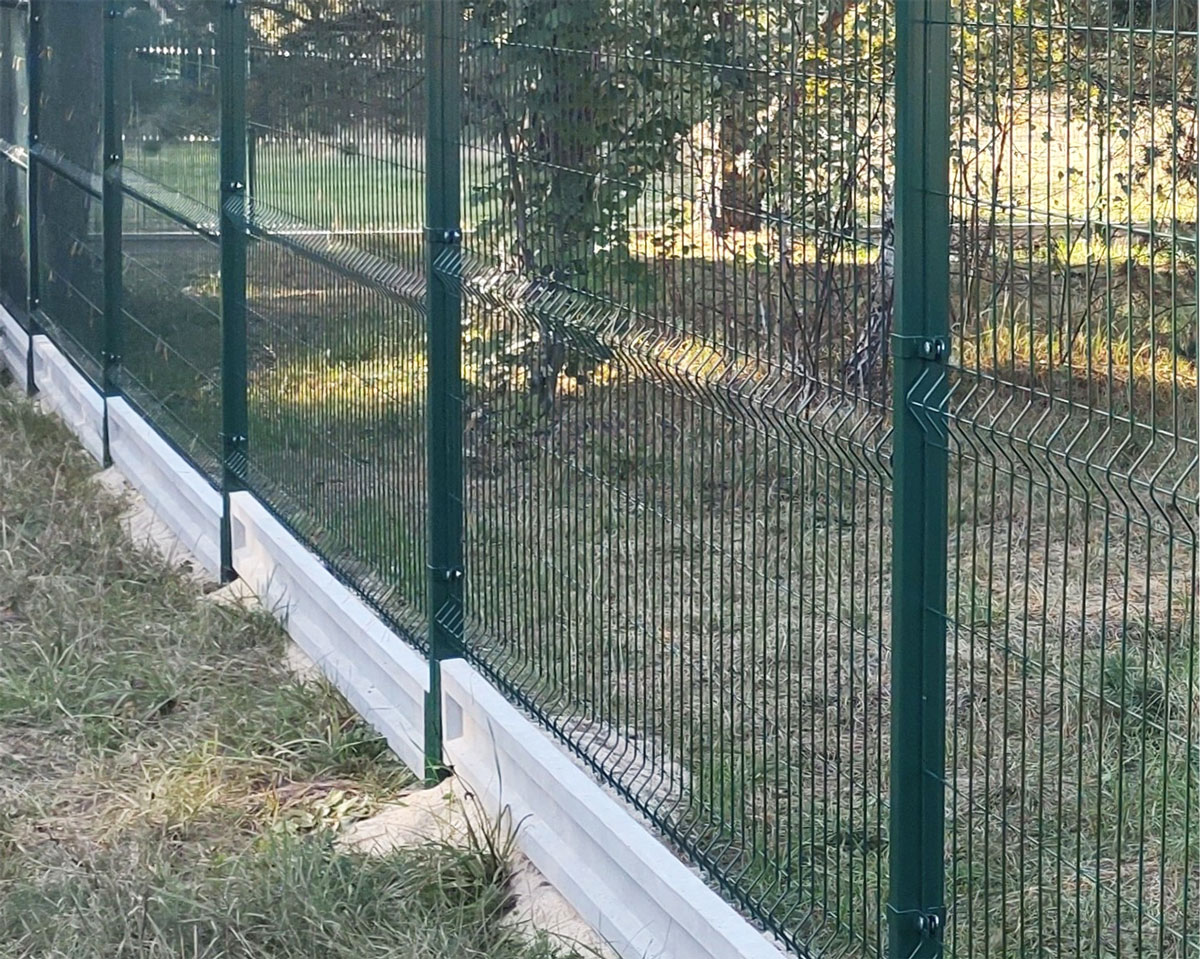 Słupki do ogrodzenia panelowego